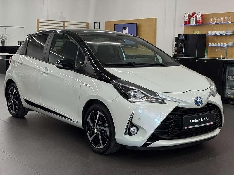 Gebraucht Toyota Yaris Hybrid Style 101 PS (74 kW) 2019 Weiß Kleinwagen