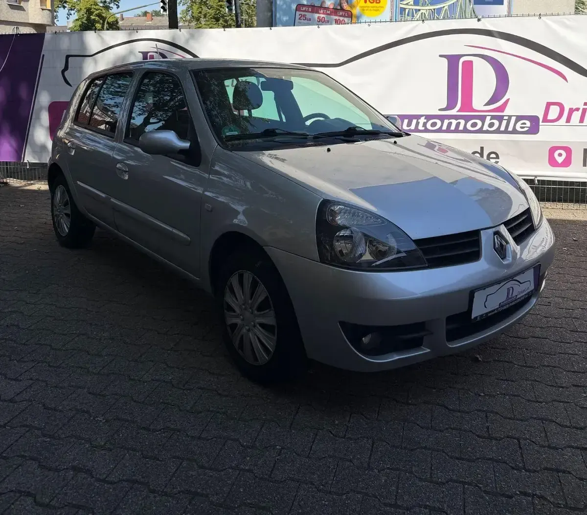 Gebraucht Renault Clio II Campus 58 PS (42 kW) 2009 Silber Limousine