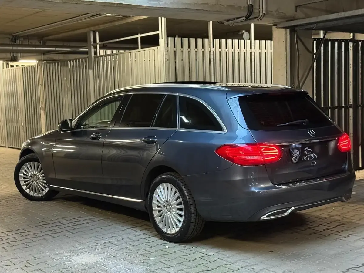 Gebraucht Mercedes C180 156 PS (114 kW) 2015 Grau Kombi