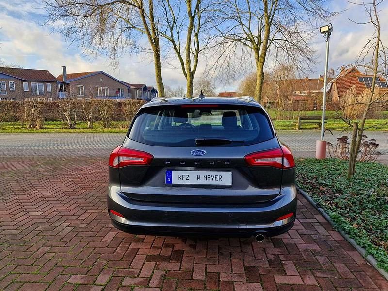 Gebraucht Ford Focus 120 PS (88 kW) 2019 Grau Kombi