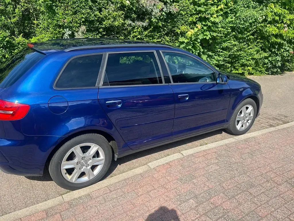 Gebraucht Audi A3 Ambiente 125 PS (91 kW) 2013 Blau Limousine