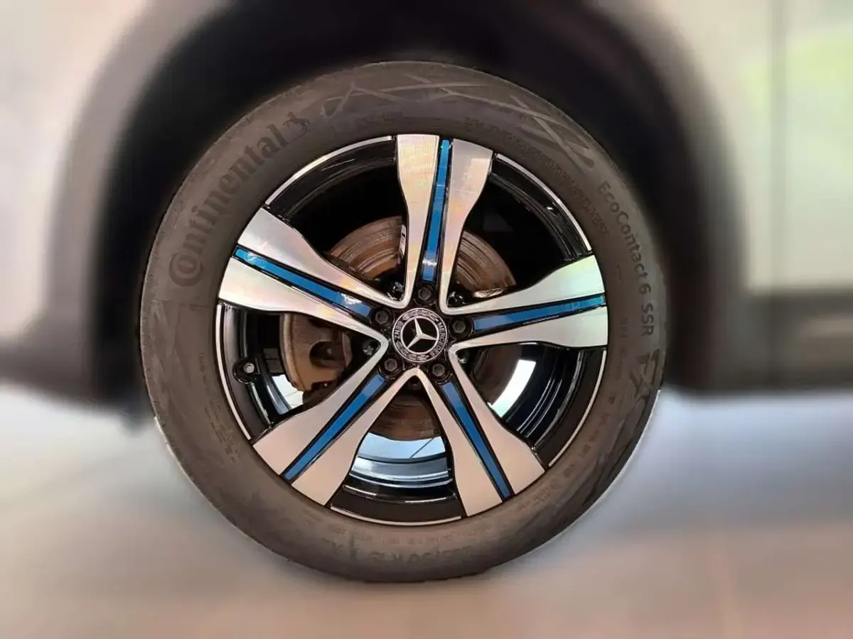 Gebraucht Mercedes EQA250 Progressive 139 kW (190 PS) 2021 Silber SUV