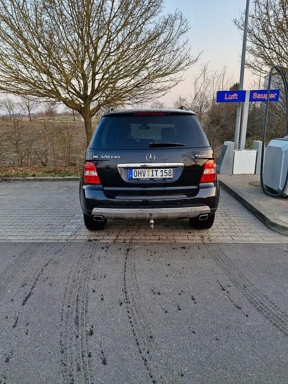 Gebraucht Mercedes ML320 224 PS (164 kW) 2008 Schwarz SUV