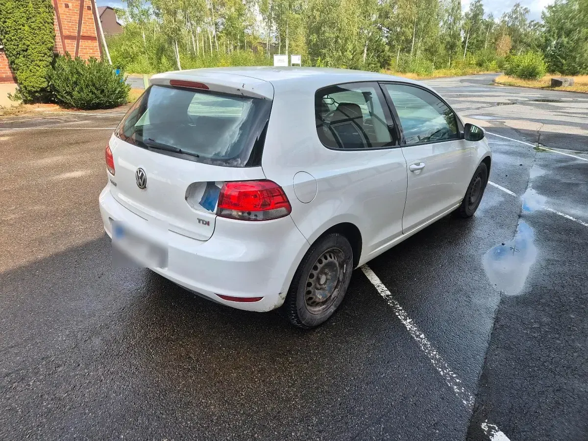 Gebraucht VW Golf VI 105 PS (77 kW) 2011 Weiß Limousine