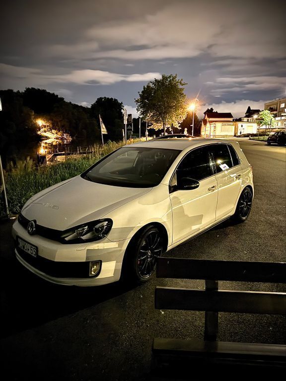 Weiß Gebraucht 2010 VW Golf VI GTI Limousine | 10.600 € (Fairer Preis) - Bild 1/4