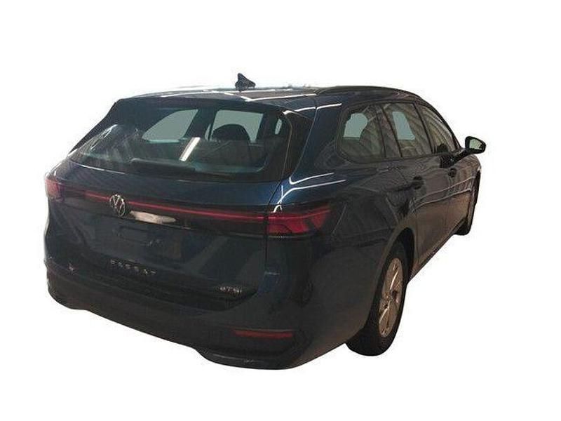 Gebraucht VW Passat 150 PS (110 kW) 2025 Reef blue metallic Kombi