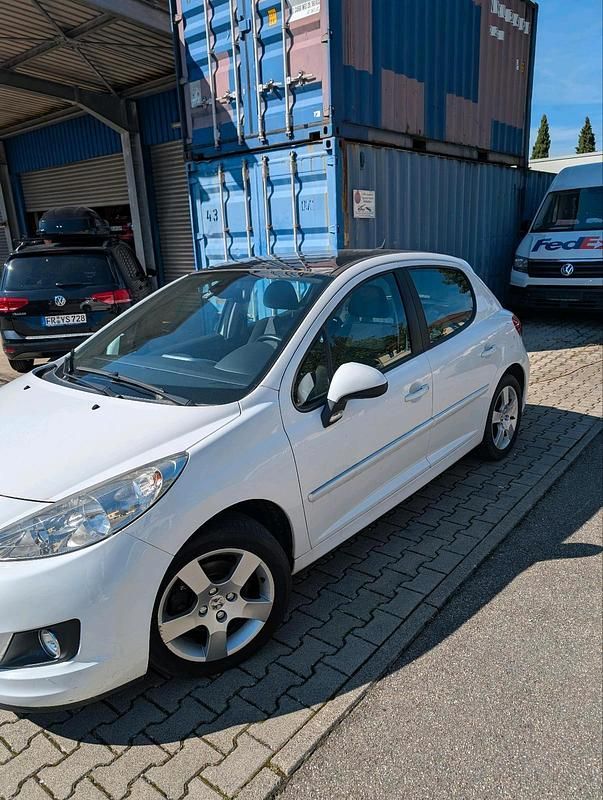 Weiß Gebraucht 2010 Peugeot 207 Premium Kleinwagen | 5.700 € (Fairer Preis) - Bild 1/4