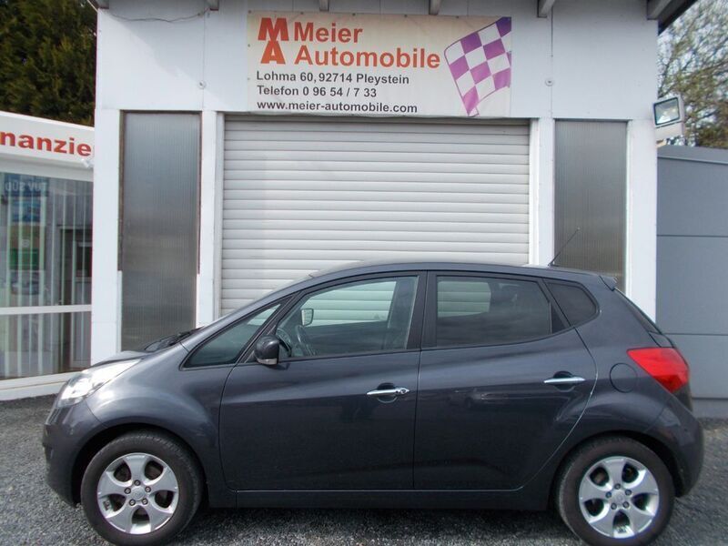 Winchestergrau met. Gebraucht 2014 Kia Venga FIFA World Cup Edition Kleinwagen | 7.400 € (Fairer Preis) - Bild 1/4