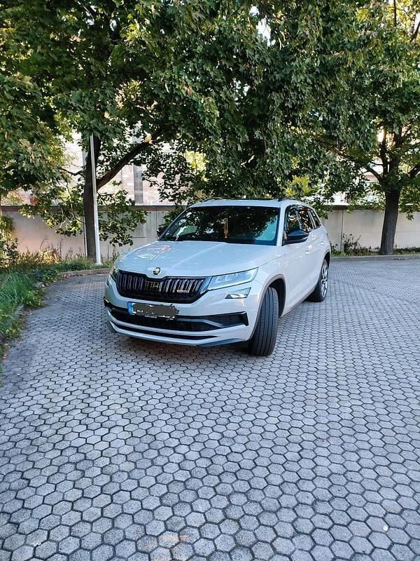 Grau Gebraucht 2020 Skoda Kodiaq vRS SUV | 28.950 € (Superpreis) - Bild 1/4