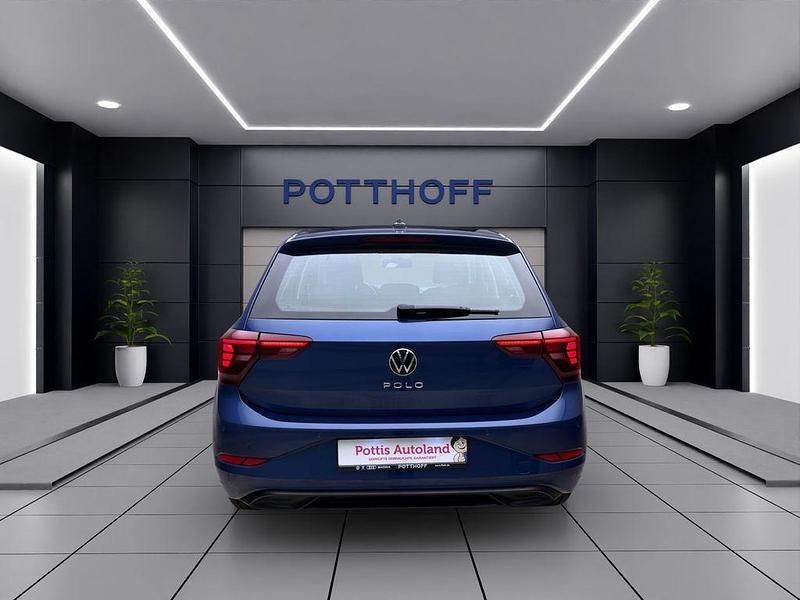 Gebraucht VW Polo Life 80 PS (58 kW) 2022 Reef blue metallic Kleinwagen