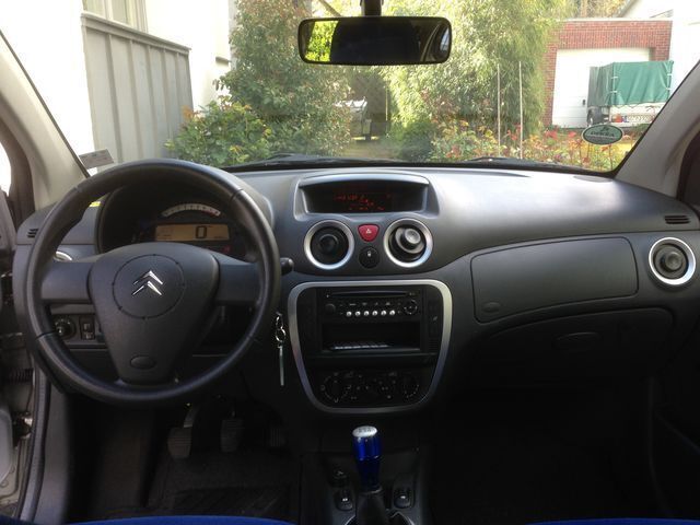 Gebraucht Citroën C2 Comfort 73 PS (53 kW) 2007 Silber metallic Kleinwagen