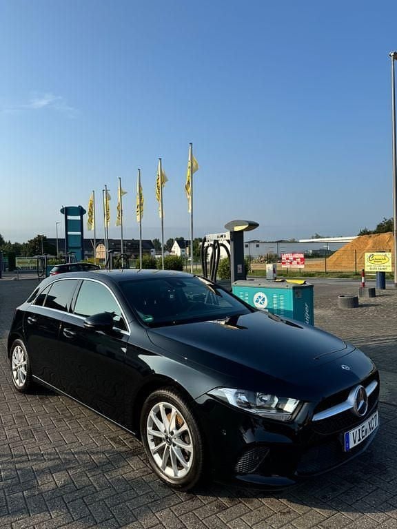Gebraucht Mercedes A200 163 PS (119 kW) 2018 Schwarz Limousine