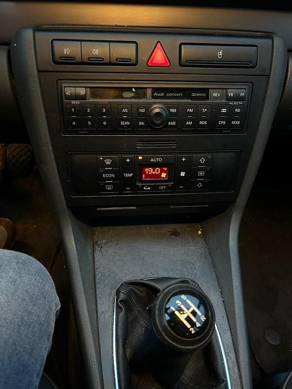 Gebraucht Audi A4 101 PS (74 kW) 2001 Grau Limousine