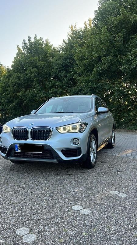 Silber Gebraucht 2017 BMW X1 Comfort Edition SUV | 15.800 € - Bild 1/4