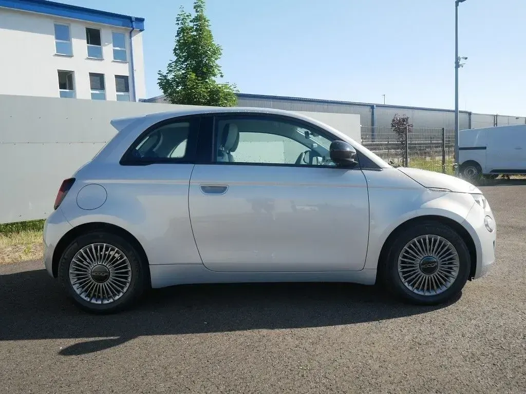Neu Fiat 500 Icon 65 PS (47 kW) 2026 Schwarz Kleinwagen
