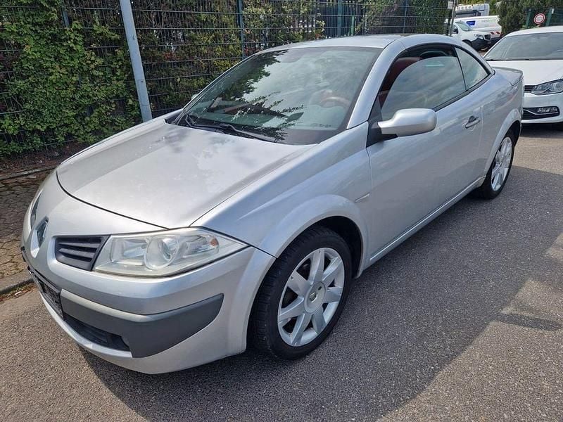 Grau Gebraucht 2007 Renault Mégane Cabriolet Dynamique Cabrio | 3.990 € (Teuer) - Bild 1/4