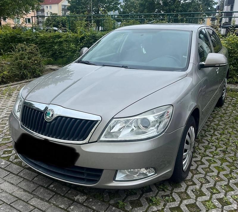 Beige Gebraucht 2011 Skoda Octavia Limousine | 4.800 € (Superpreis) - Bild 1/4