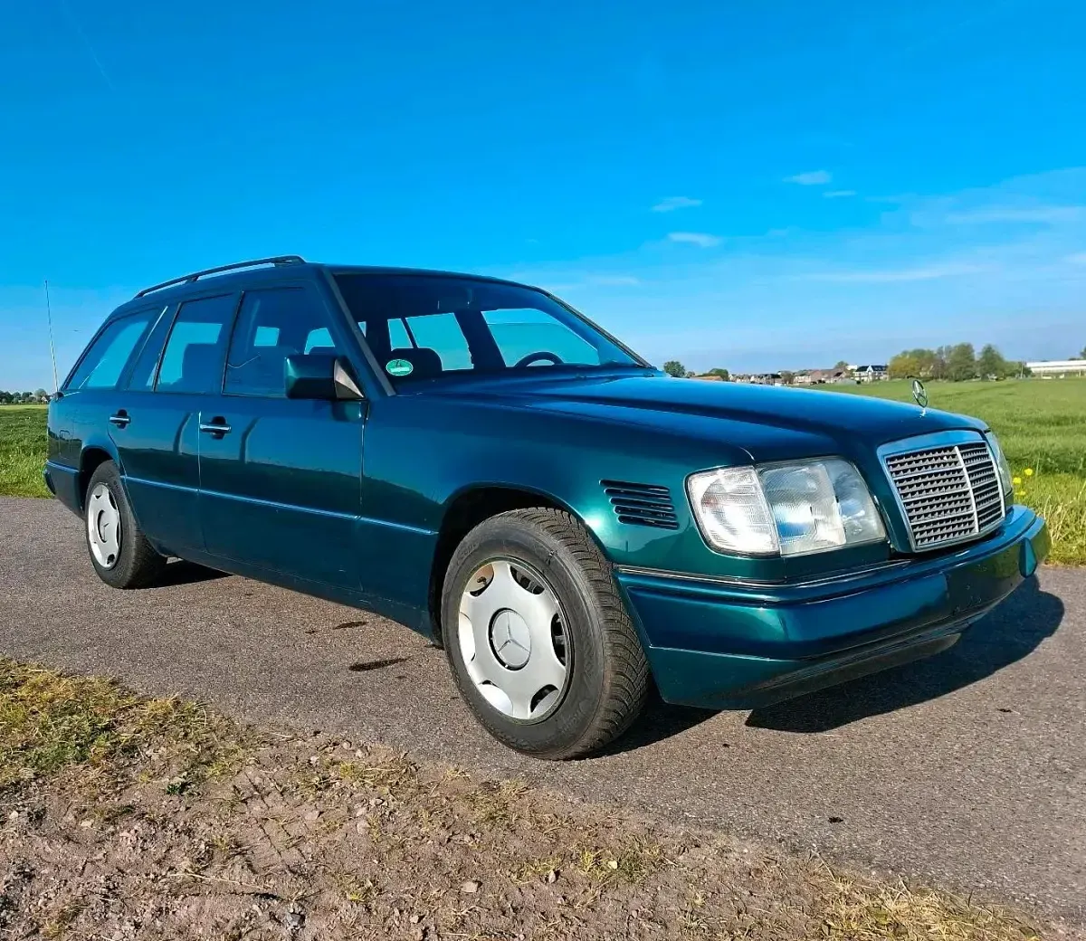 Second-hand Mercedes E250 113 CP (83 kW) 1994 Verde Break