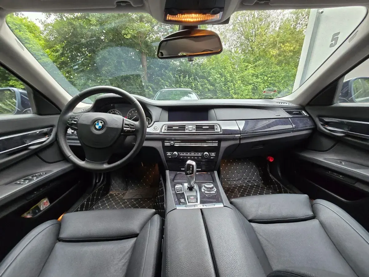 Gebraucht BMW 750 408 PS (300 kW) 2009 Blau Limousine