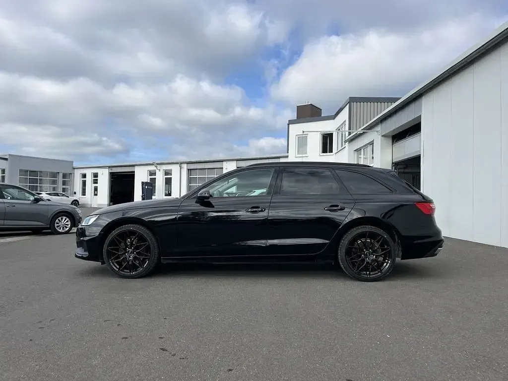 Gebraucht Audi A4 S-Line 150 PS (110 kW) 2022 Schwarz Kombi