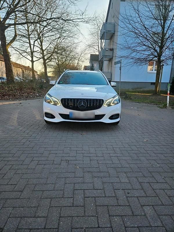 Gebraucht Mercedes E220 AMG 170 PS (125 kW) 2015 Silber Kombi
