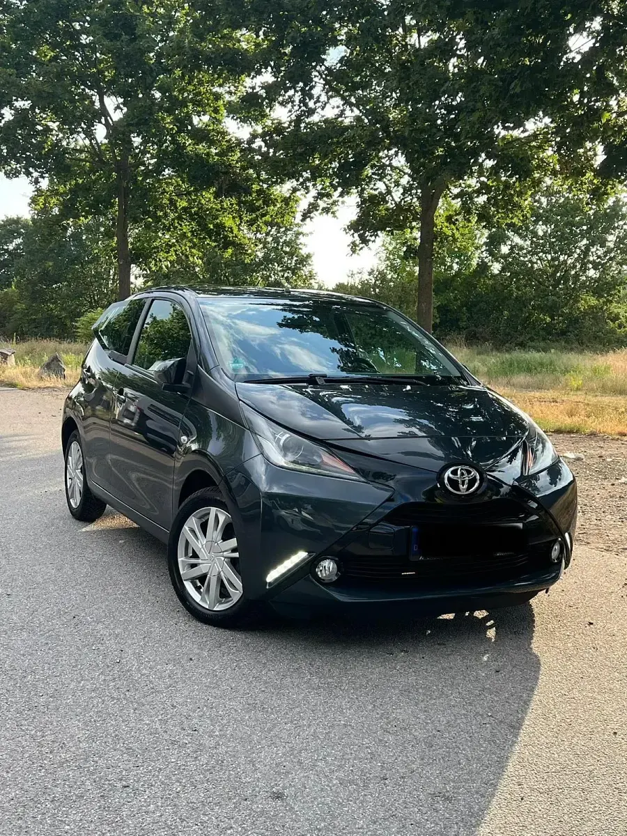 Gebraucht Toyota Aygo X-play 69 PS (50 kW) 2015 Grau Kleinwagen