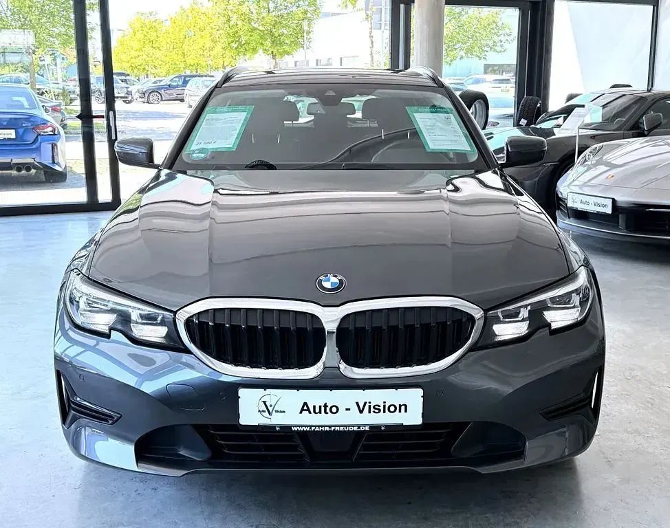 Gebraucht BMW 318 Advantage 150 PS (110 kW) 2020 Grau Limousine