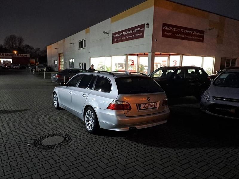 Gebraucht BMW 530 218 PS (160 kW) 2005 Silber Kombi