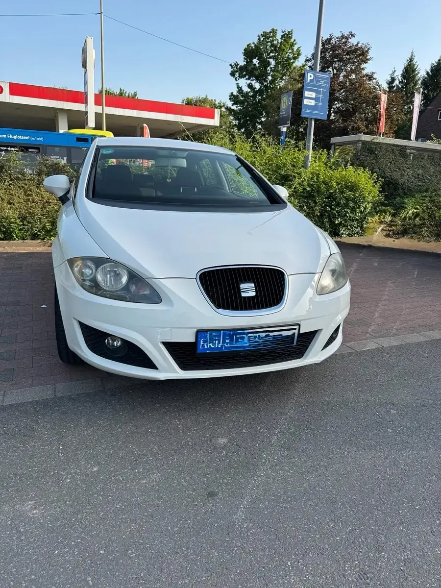 Gebraucht Seat Leon 105 PS (77 kW) 2012 Weiß Limousine