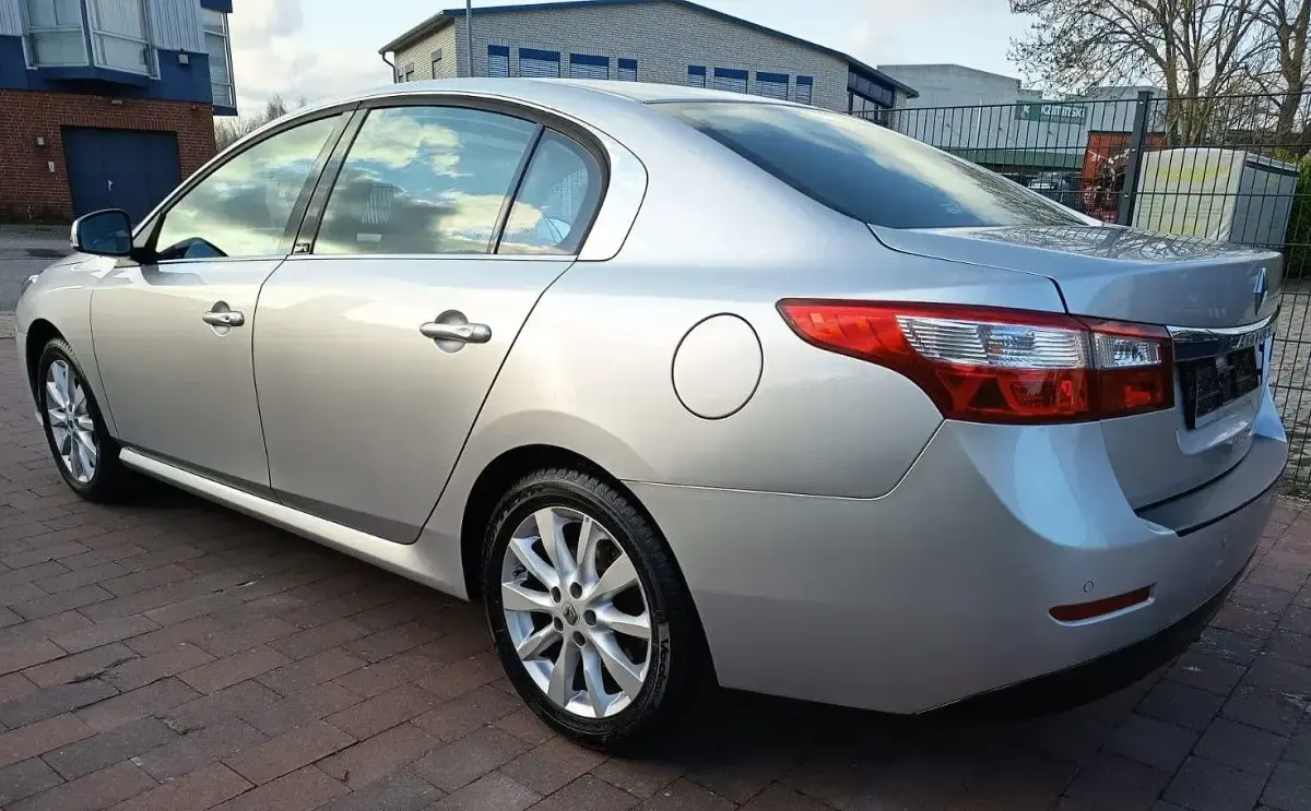 Gebraucht Renault Latitude 140 PS (102 kW) 2011 Silber Limousine