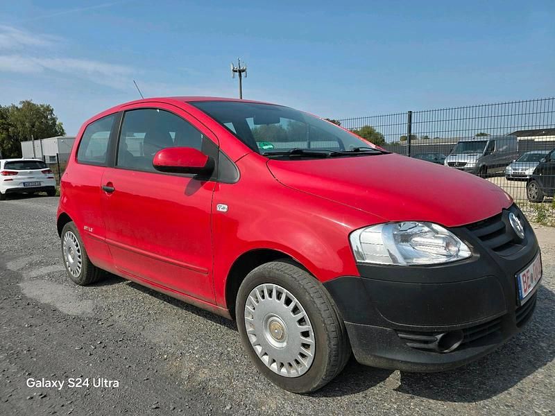 Rot Gebraucht 2011 VW Fox Kleinwagen | 499 € (Superpreis) - Bild 1/4