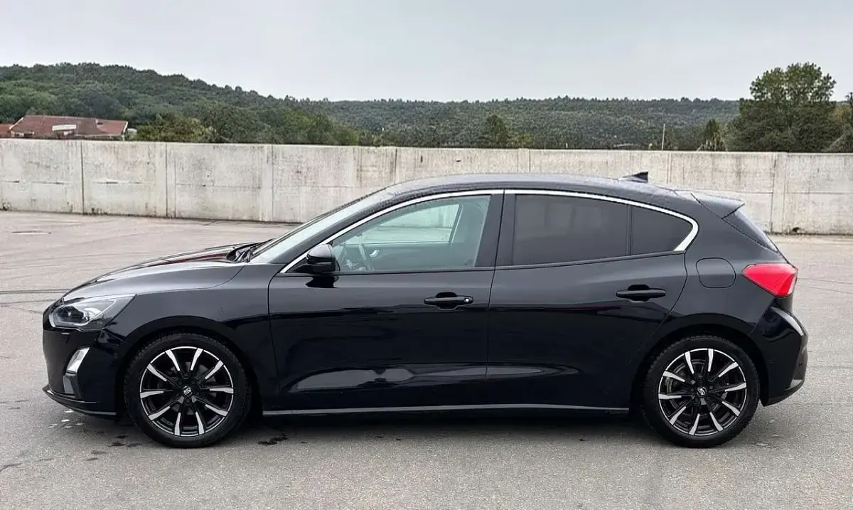 Gebraucht Ford Focus Cool & Connect 120 PS (88 kW) 2018 Schwarz Kleinwagen