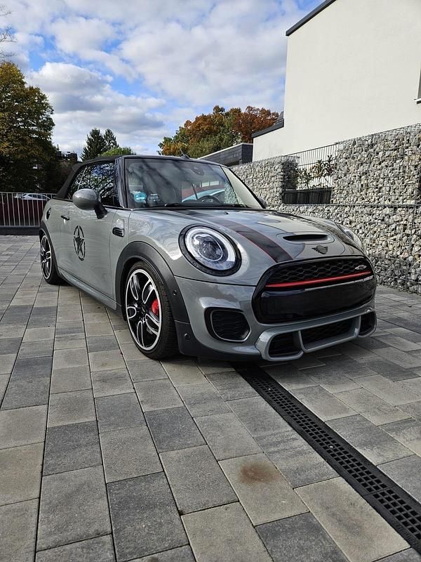 Grau Gebraucht 2018 Mini John Cooper Works Cabriolet Sport Cabrio | 26.000 € (Fairer Preis) - Bild 1/4