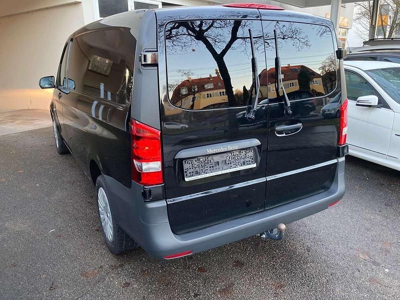 Gebraucht Mercedes Vito 163 PS (119 kW) 2022 Obsidianschwarz metallic Van