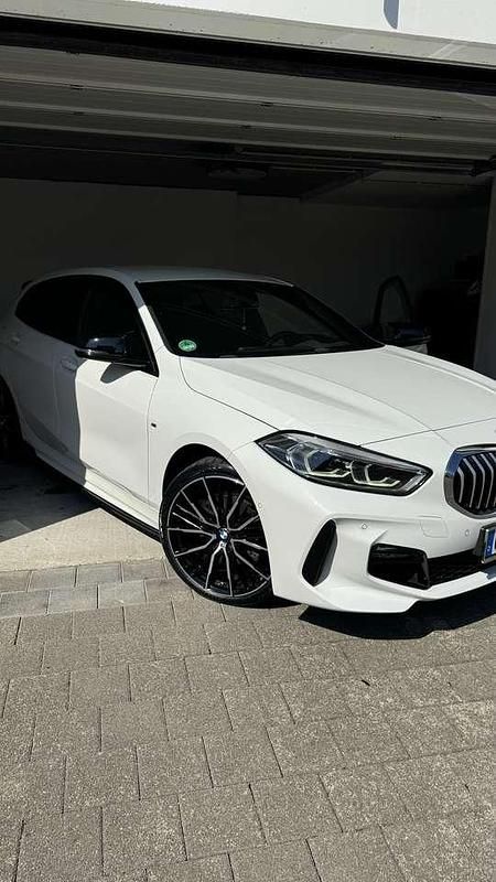 Weiß Gebraucht 2020 BMW 118 M Sport Kleinwagen | 24.500 € (Etwas zu teuer) - Bild 1/4