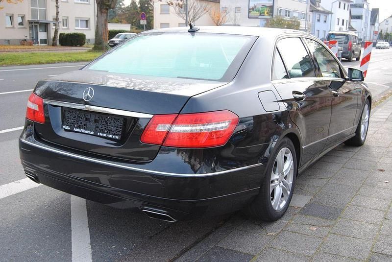 Gebraucht Mercedes E200 184 PS (135 kW) 2012 Schwarz Limousine