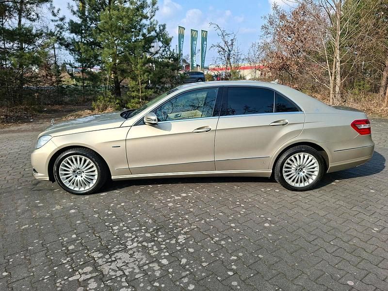 Gebraucht Mercedes E200 Elegance 184 PS (135 kW) 2011 Gold Limousine