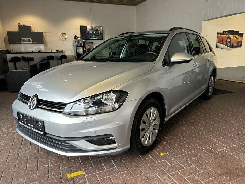 Silber Gebraucht 2019 VW Golf VII Trendline Kombi | 11.900 € (Guter Preis) - Bild 1/4