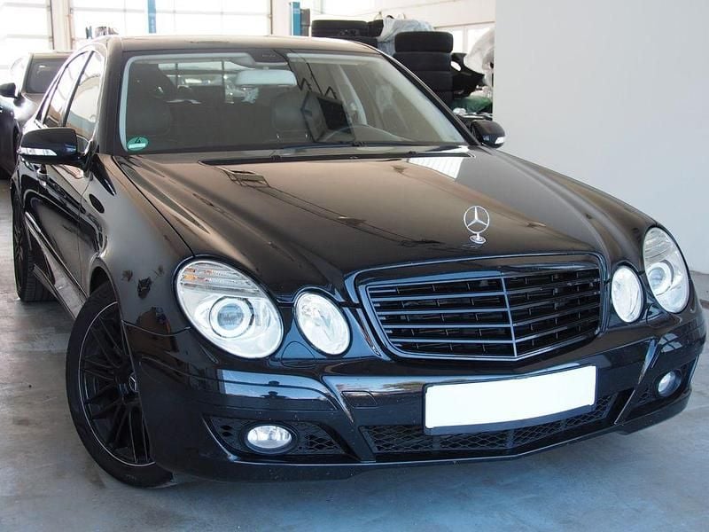 Schwarz Gebraucht 2007 Mercedes E200 Avantgarde Limousine | 6.990 € (Fairer Preis) - Bild 1/4