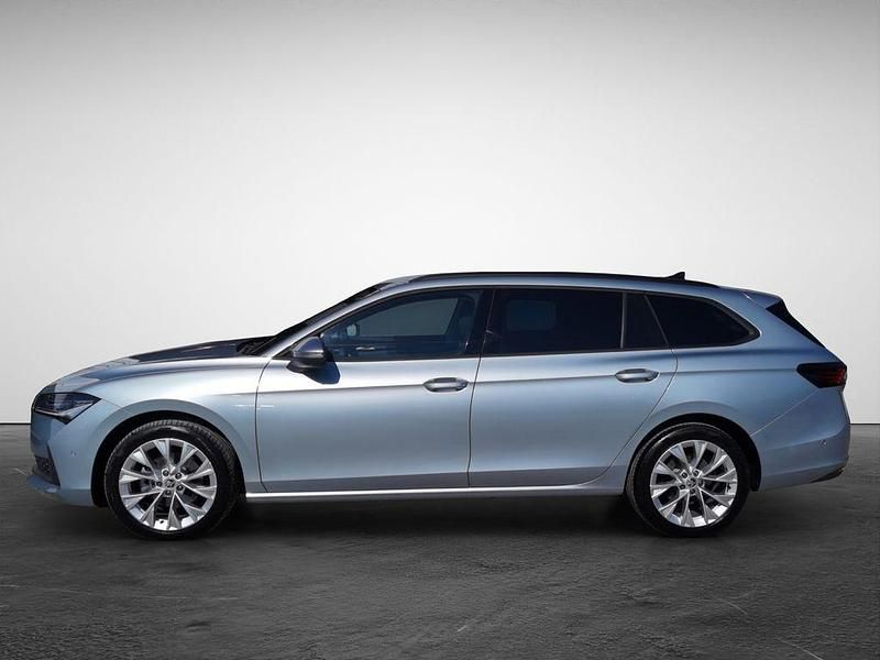 Gebraucht Skoda Superb Selection 150 PS (110 kW) 2024 Grau (graphite grau metallic) Kombi