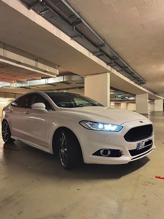 Gebraucht Ford Mondeo Titanium 179 PS (131 kW) 2016 Weiß Limousine