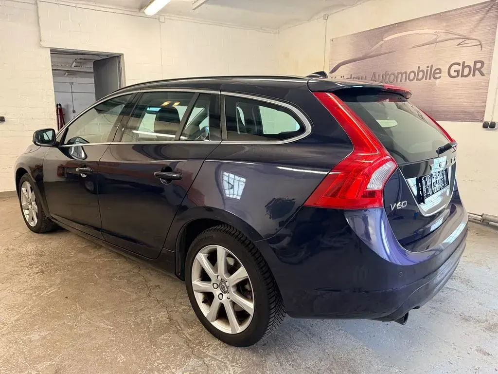 Gebraucht Volvo V60 Summum 190 PS (139 kW) 2017 Blau Kombi