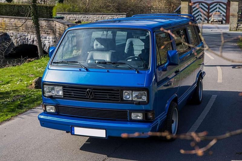 Usado VW Multivan 111 HP (81 kW) 1990 Azul Monovolume