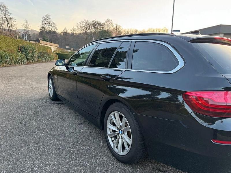 Gebraucht BMW 518 143 PS (105 kW) 2013 Schwarz Kombi