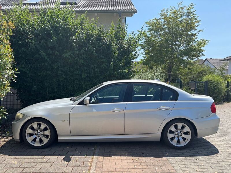 Silber Gebraucht 2009 BMW 320 Limousine | 6.000 € (Guter Preis) - Bild 1/4