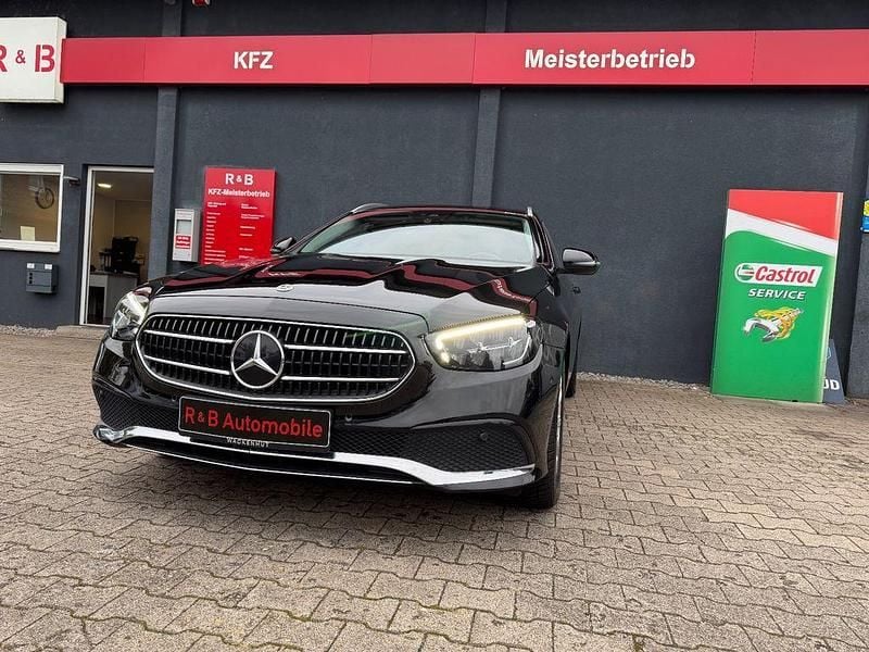 Schwarz Gebraucht 2021 Mercedes E220 Kombi | 29.999 € (Guter Preis) - Bild 1/4