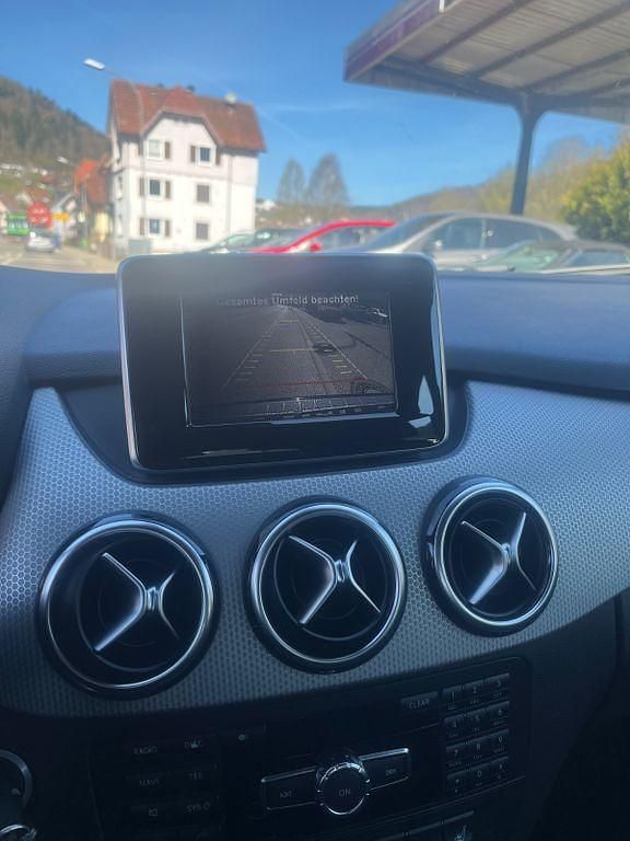 Gebraucht Mercedes B200 136 PS (100 kW) 2012 Schwarz Kleinwagen