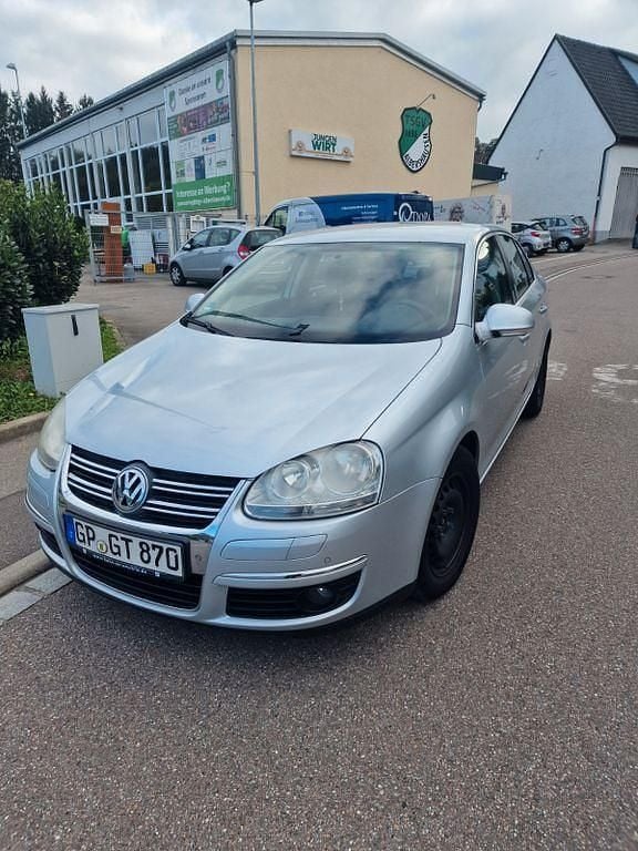 Silber Gebraucht 2009 VW Jetta Comfortline Limousine | 2.299 € (Fairer Preis) - Bild 1/4