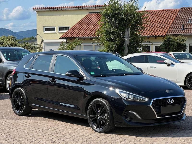 Schwarz Gebraucht 2019 Hyundai i30 Select Limousine | 8.499 € (Fairer Preis) - Bild 1/4