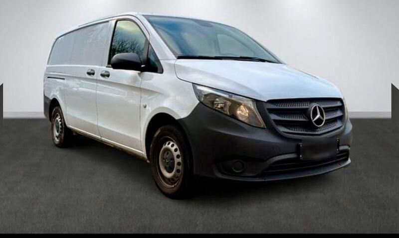 Weiß Gebraucht 2023 Mercedes Vito Van / Kleinbus | 26.590 € - Bild 1/4